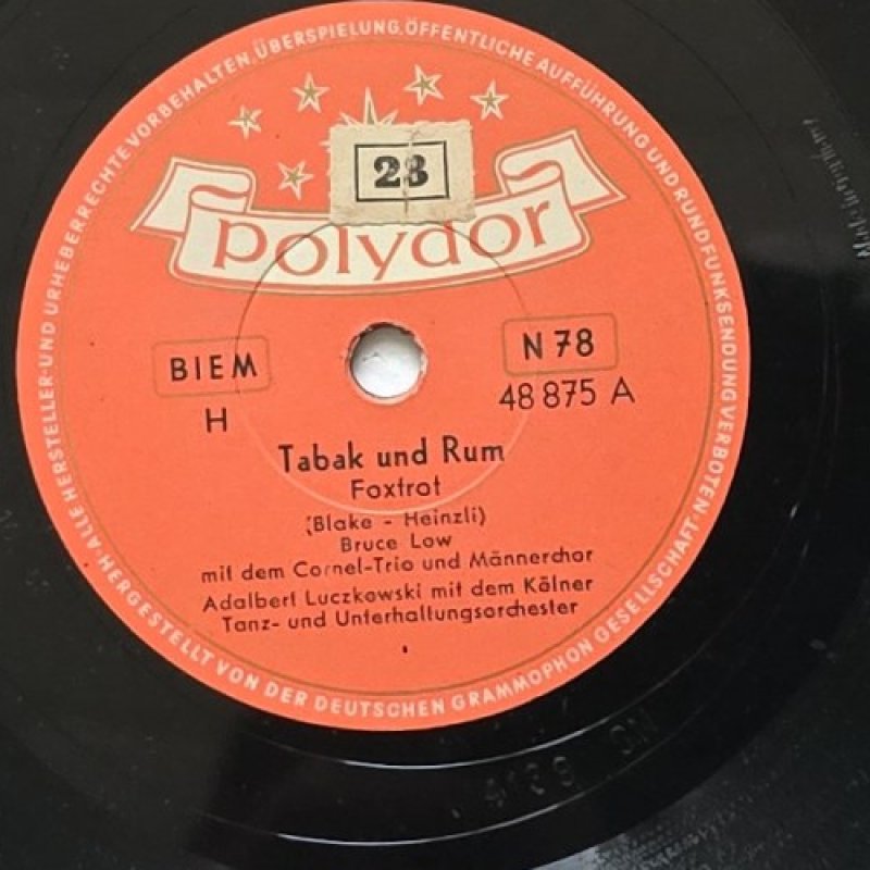 Bruce Low - Tabak und Rum