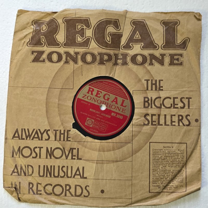 Glenn Miller and His Orchestra - Moonlight Serenade