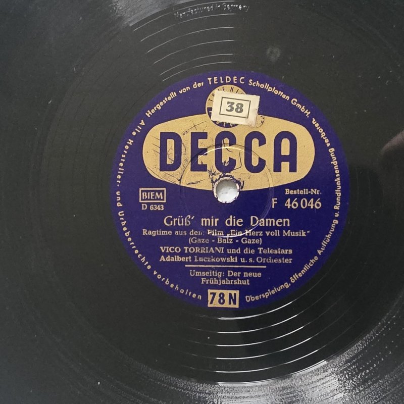 Vico Torriani und die Telestars, Adalbert Luczkowski und sein Orchester - Gr��' mir die Damen